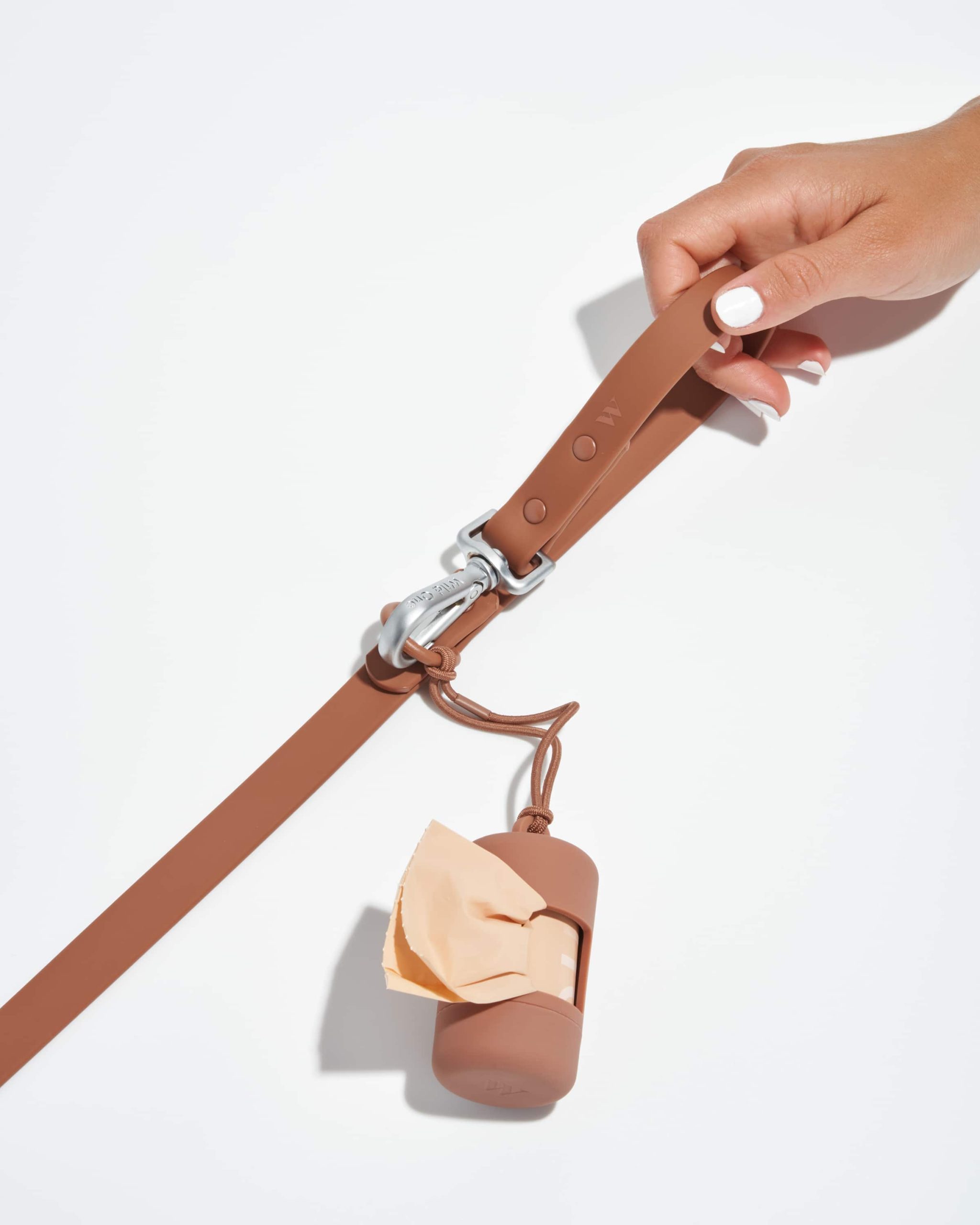 WO_VM_Studio_Leash_PBC_Cocoa_01_4x5_Web_40894c48-c50d-4586-9abf-569d41b9faa3.jpg