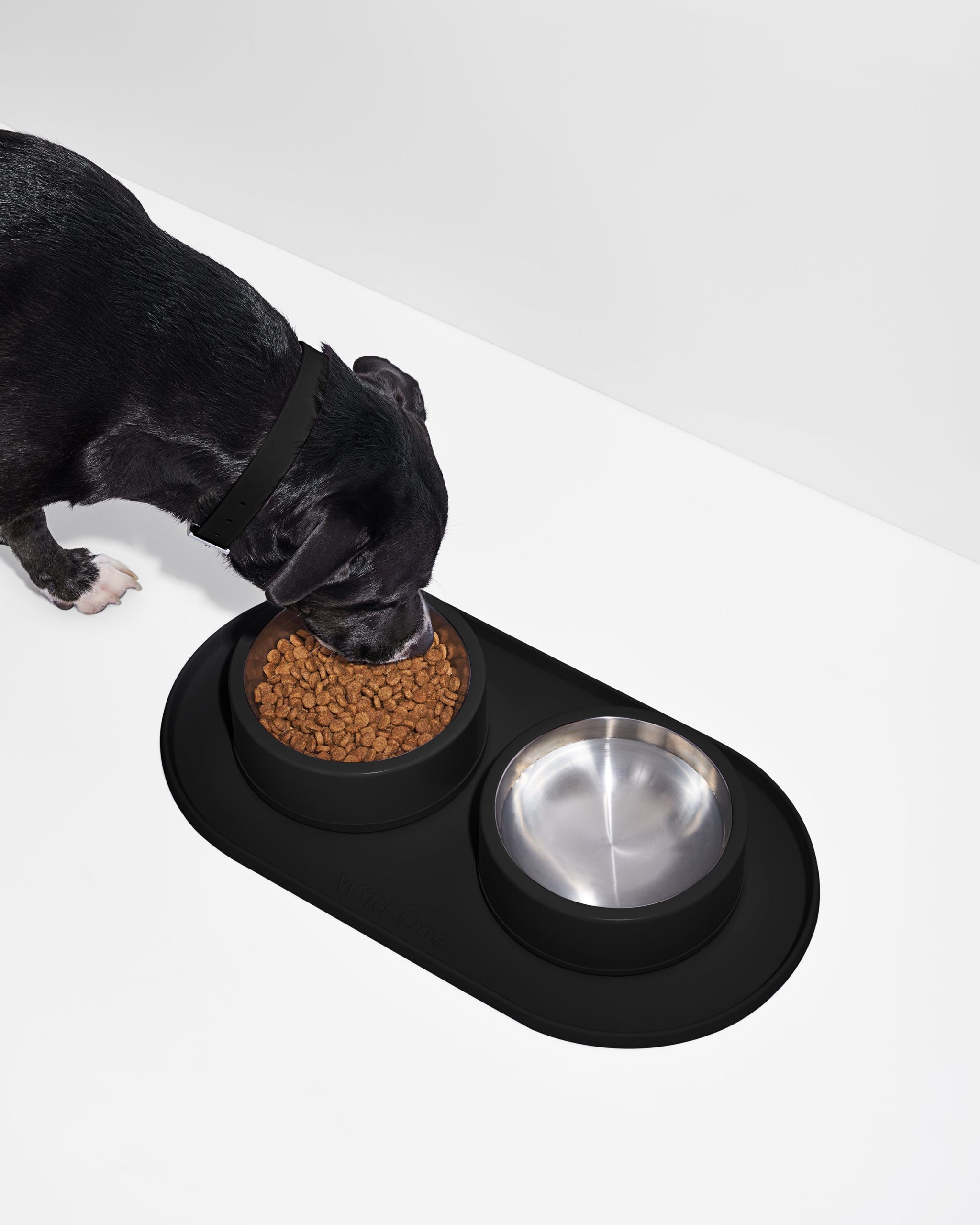 WO_VM_Studio_Placemat_Black_Dog_PDP_01_4x5_Web_8df35f2b-7390-4909-a213-134c4d74b7ad.jpg