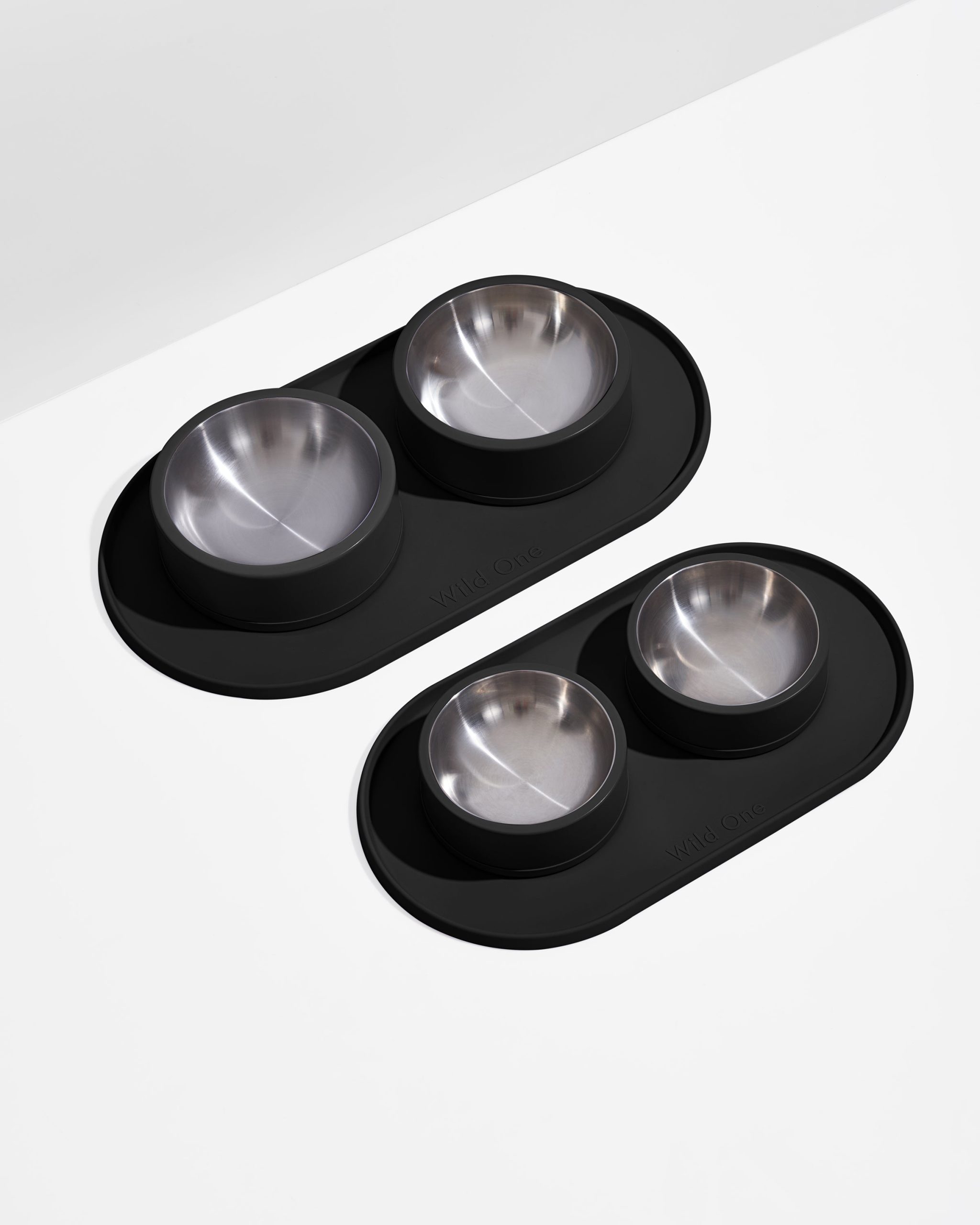 WO_VM_Studio_Placemat_Black_SizeComparison_PDP_02_4x5_Web_0dd6df7b-77e1-44f4-83f4-0044d811f302.jpg