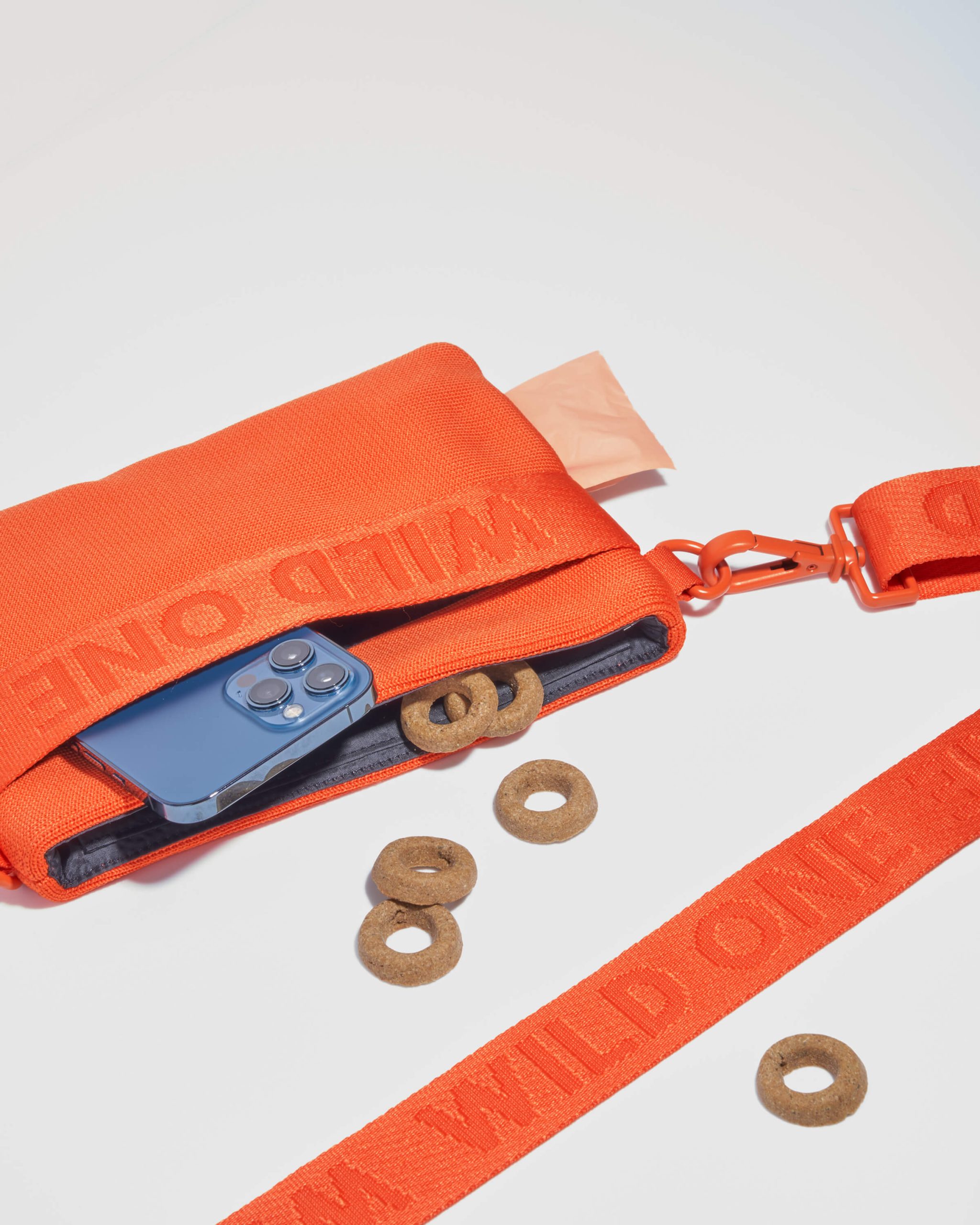 WO_VM_TreatPouch_Blaze_PDP_01_4x5_Web.jpg