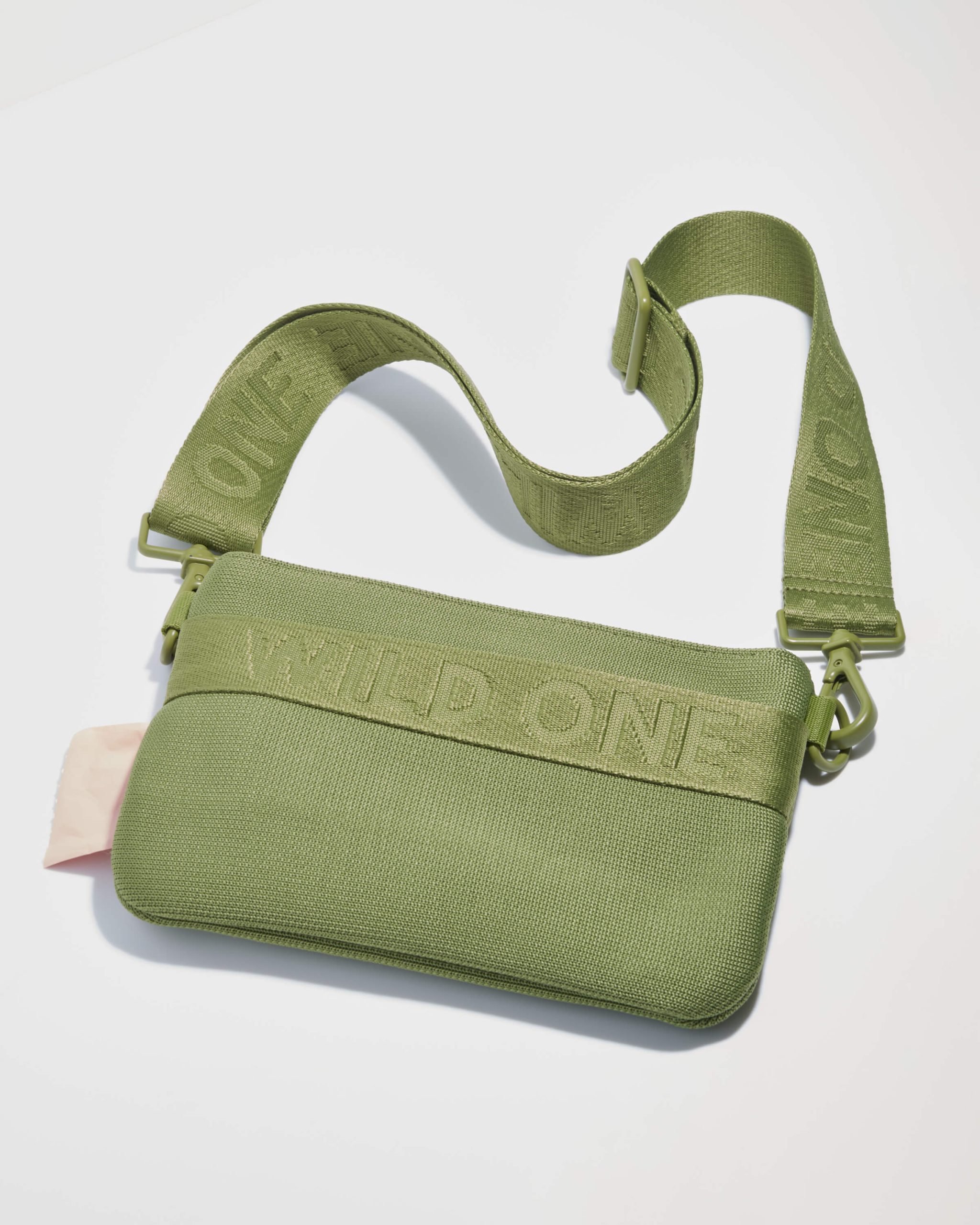 WO_VM_TreatPouch_Moss_PDP_01_4x5_Web.jpg