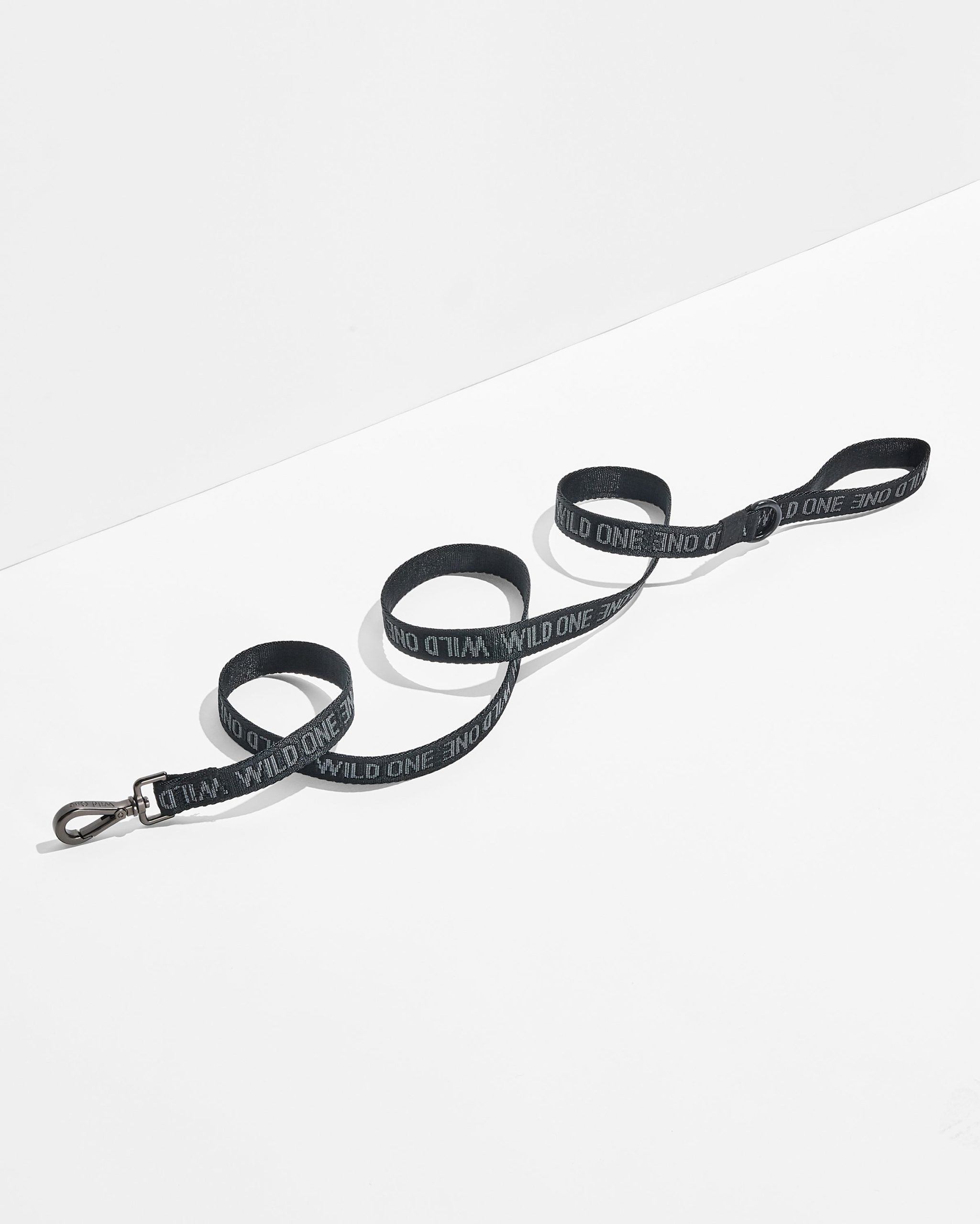 WO_VM_WovenLeash_Black_AirCollection_PDP_01_4x5_Web.jpg